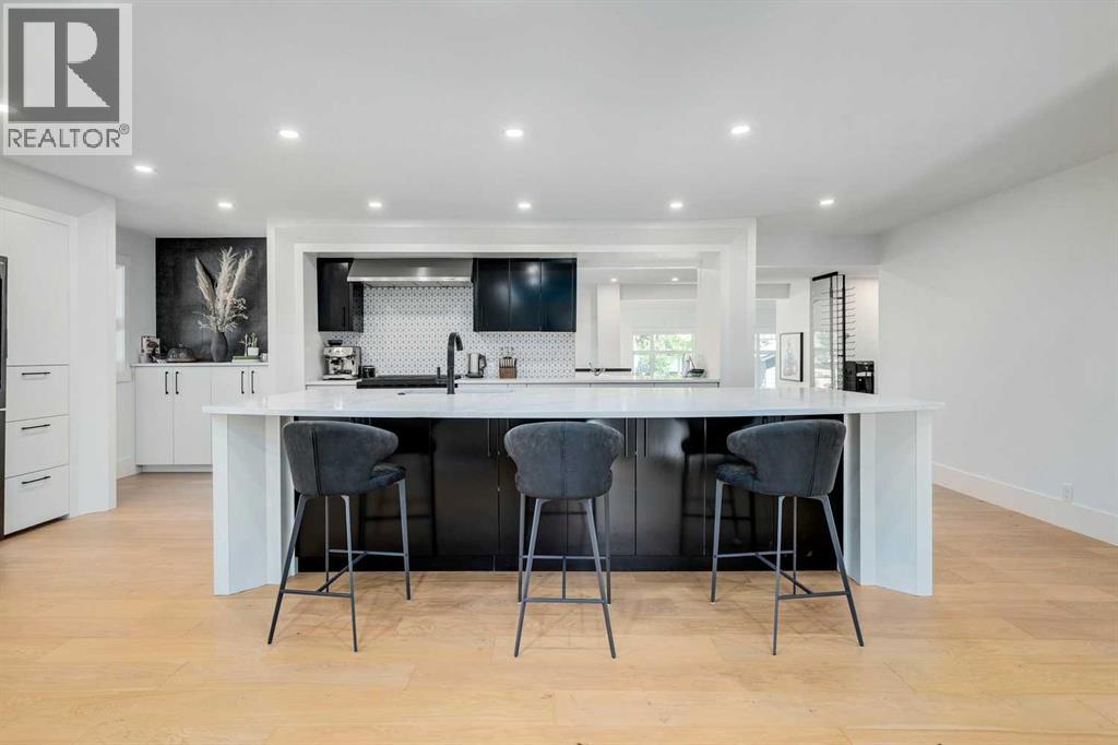 Single Family House Bi-level for Sale in  Varsity Estates Road NW Varsity Calgary 
