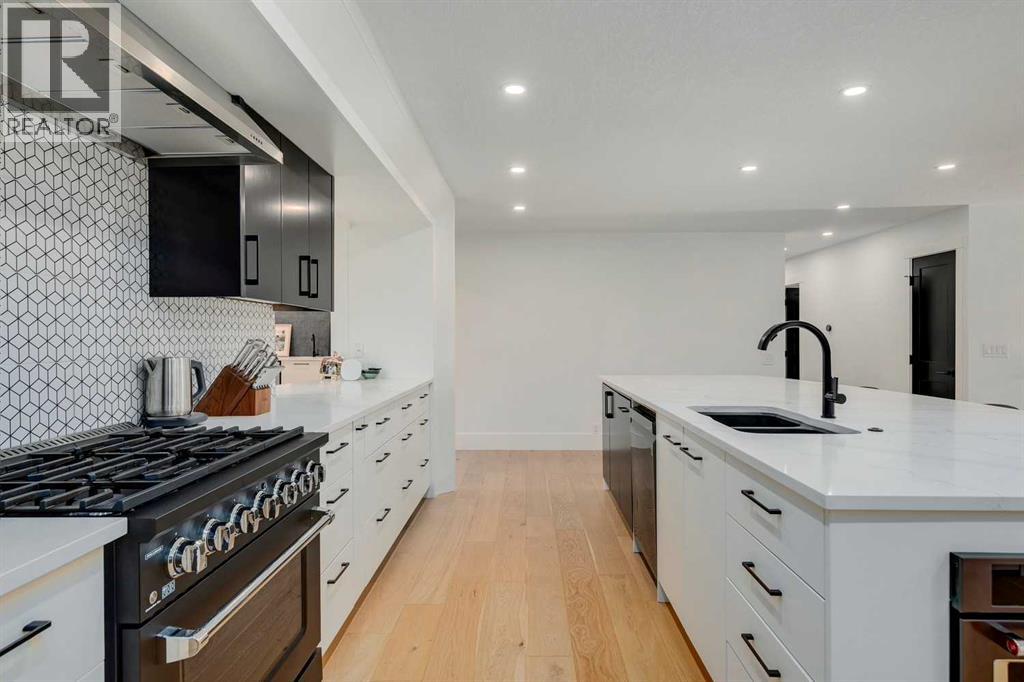 Single Family House Bi-level for Sale in  Varsity Estates Road NW Varsity Calgary 