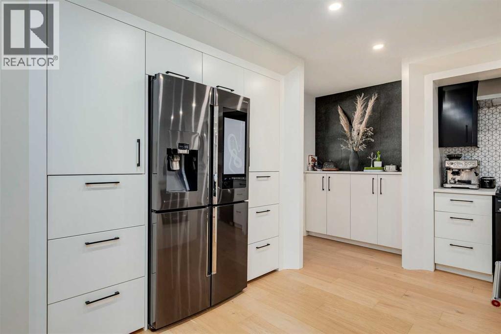 Single Family House Bi-level for Sale in  Varsity Estates Road NW Varsity Calgary 