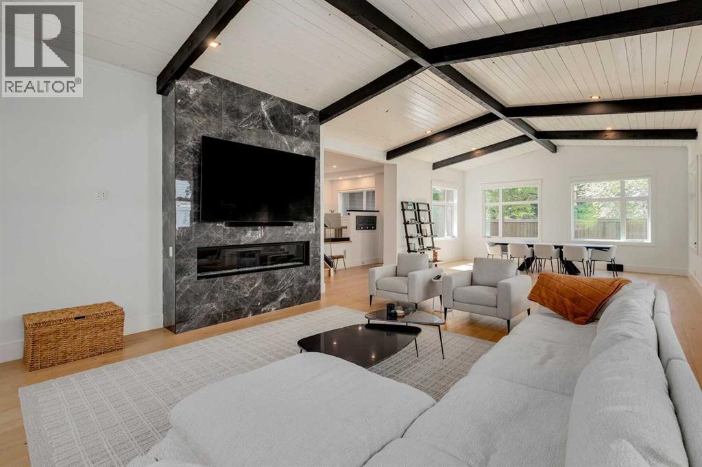 Single Family House Bi-level for Sale in  Varsity Estates Road NW Varsity Calgary 