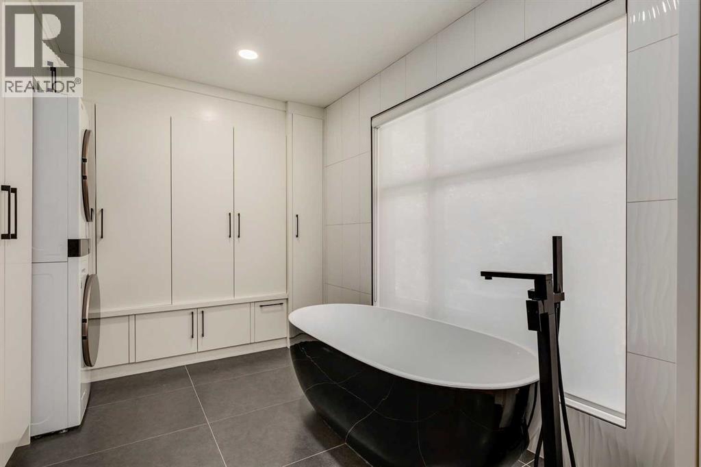 Single Family House Bi-level for Sale in  Varsity Estates Road NW Varsity Calgary 