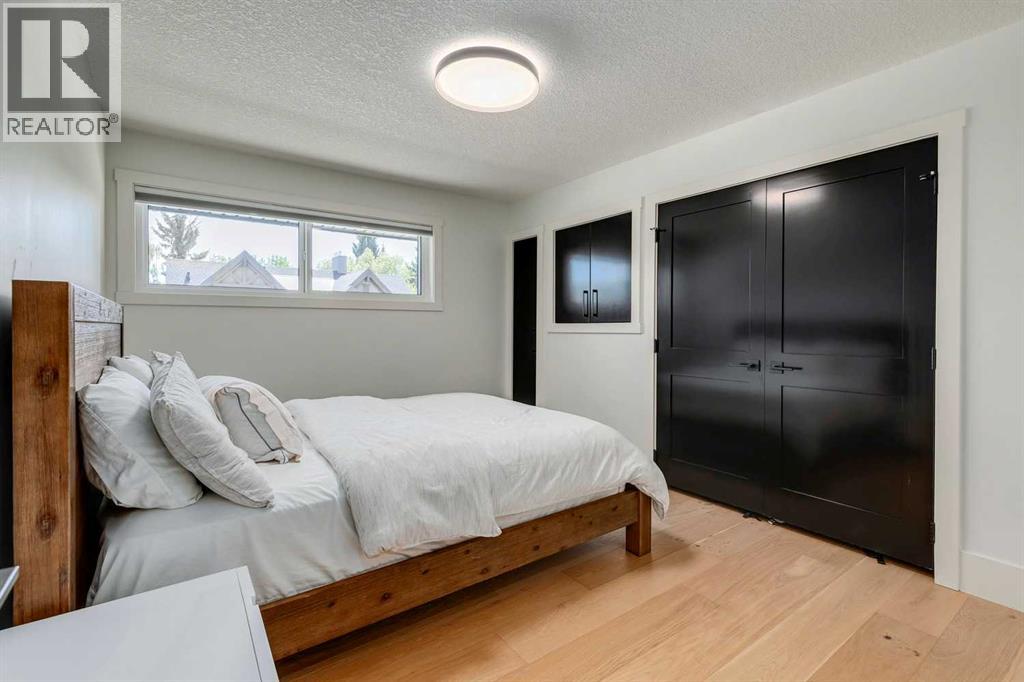 Single Family House Bi-level for Sale in  Varsity Estates Road NW Varsity Calgary 