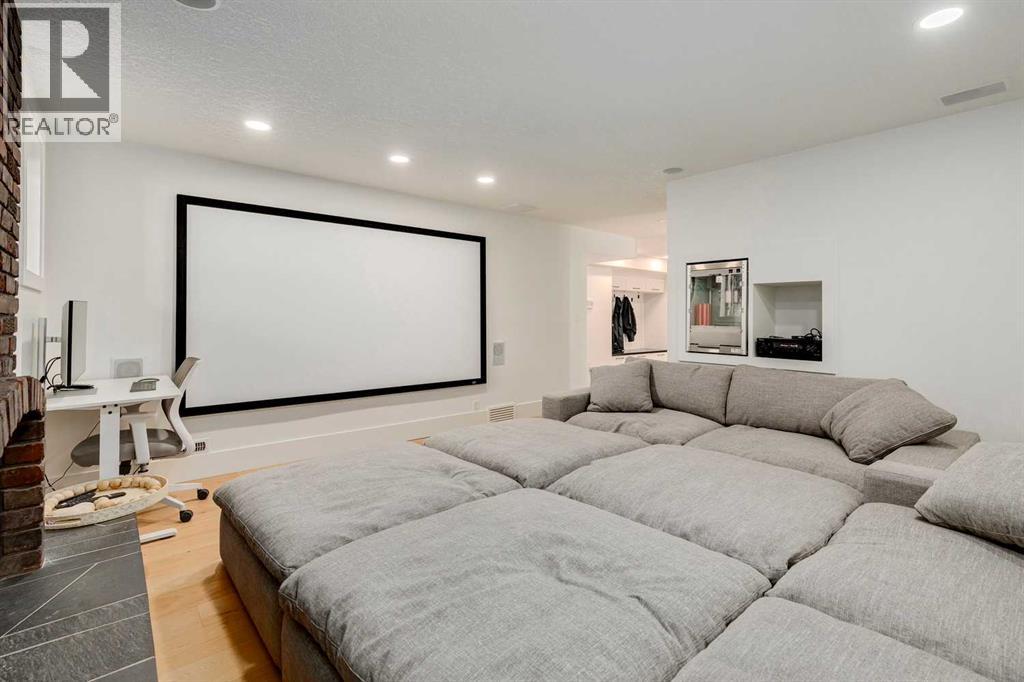 Single Family House Bi-level for Sale in  Varsity Estates Road NW Varsity Calgary 