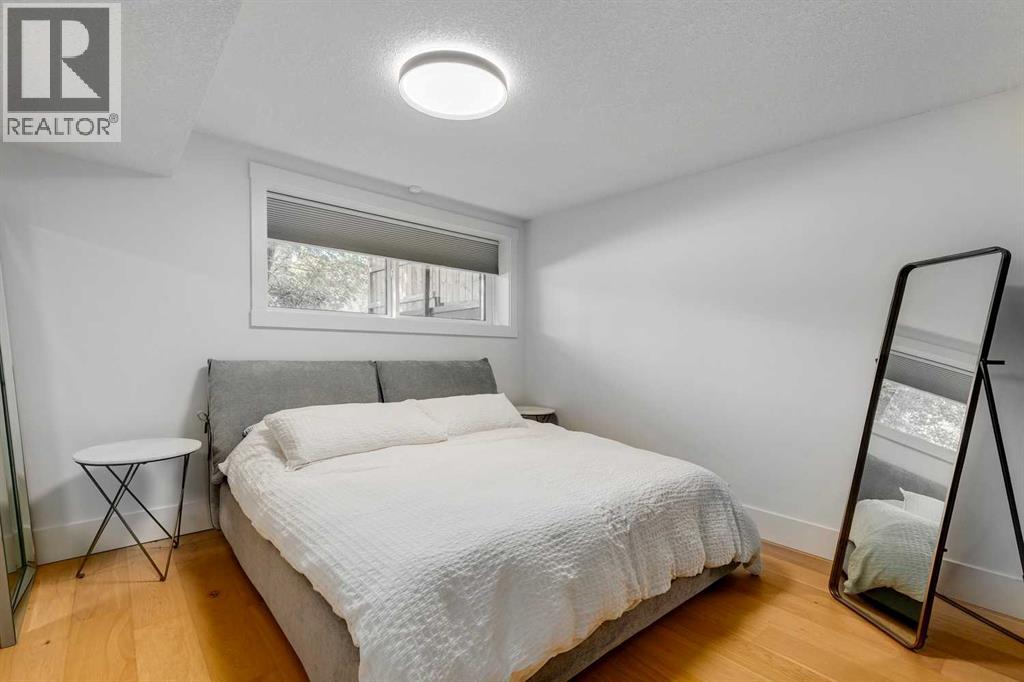 Single Family House Bi-level for Sale in  Varsity Estates Road NW Varsity Calgary 