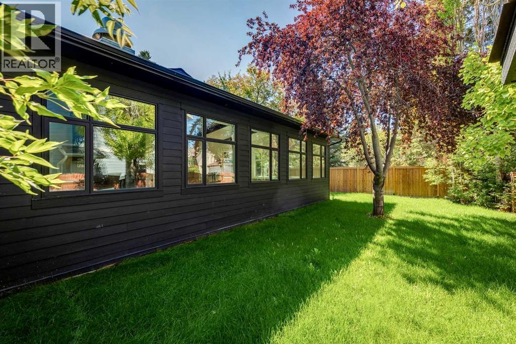 Single Family House Bi-level for Sale in  Varsity Estates Road NW Varsity Calgary 