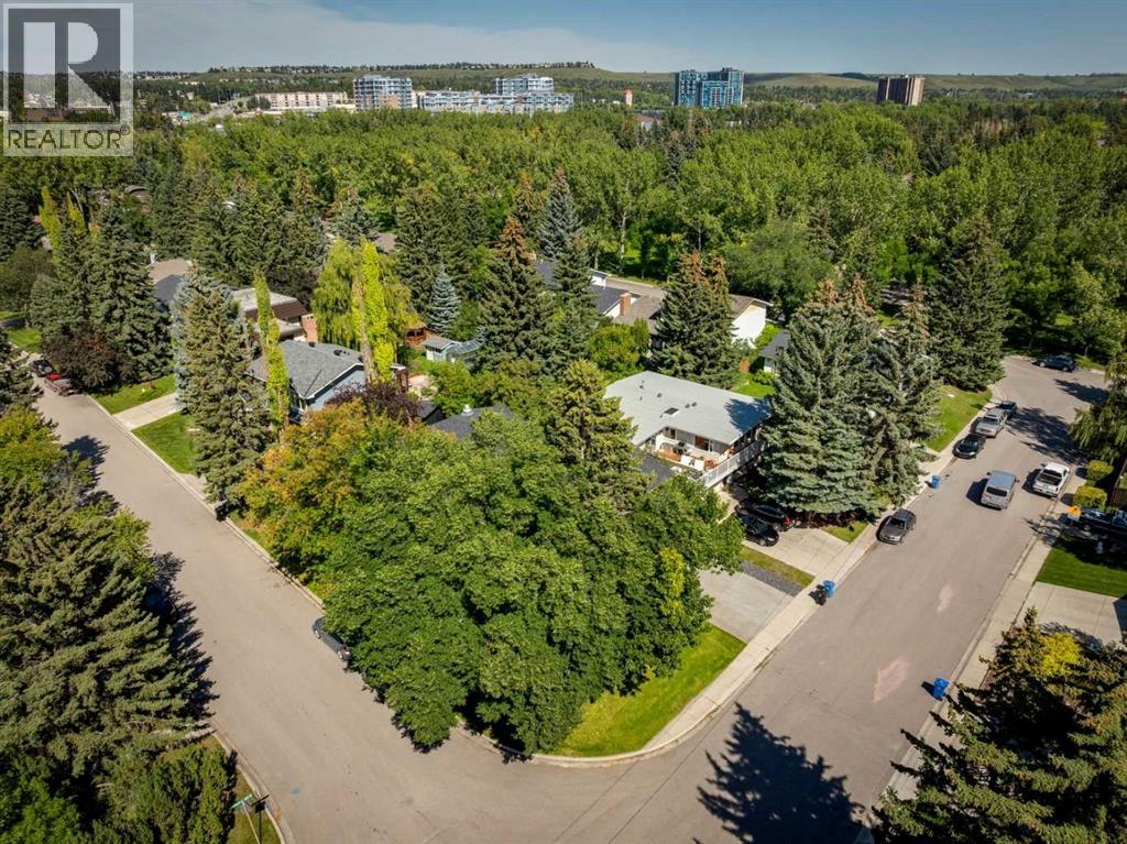 Single Family House Bi-level for Sale in  Varsity Estates Road NW Varsity Calgary 