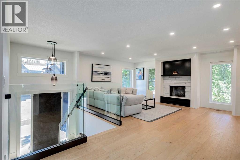 Single Family House Bi-level for Sale in  Varsity Estates Road NW Varsity Calgary 
