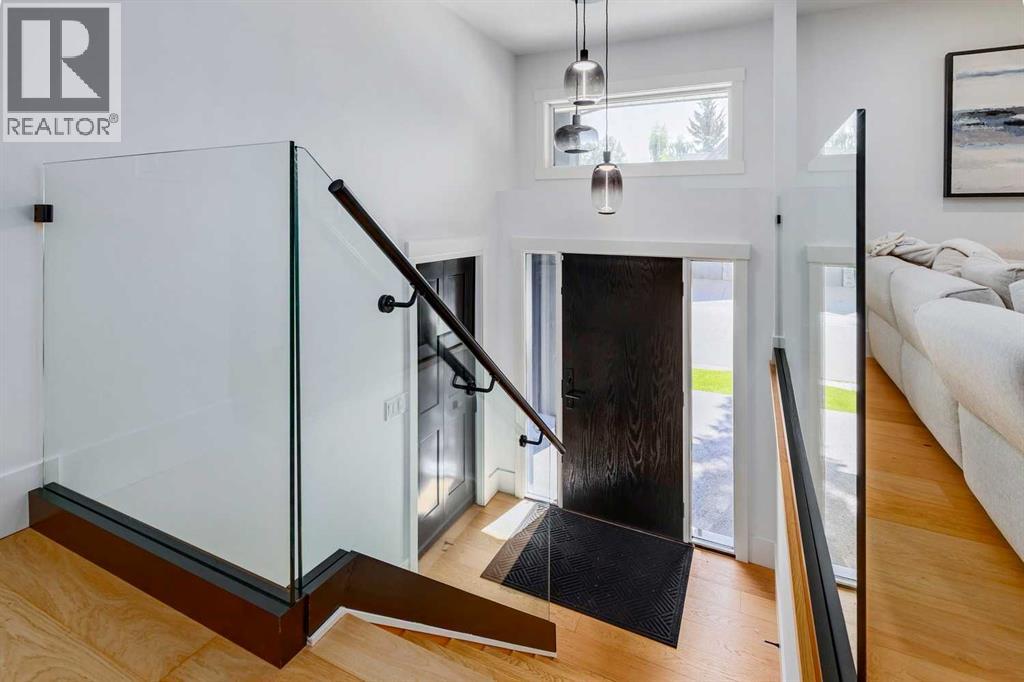 Single Family House Bi-level for Sale in  Varsity Estates Road NW Varsity Calgary 