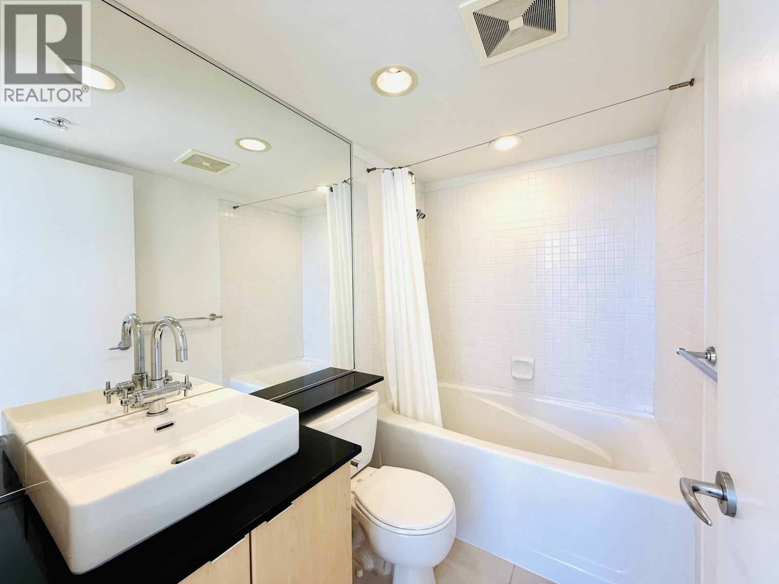 Photo 14 of 904 989 Beatty Street, Vancouver BC