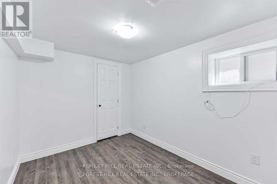 Photo 8 of Bsmt 518 Silverthorn Avenue, Toronto ON