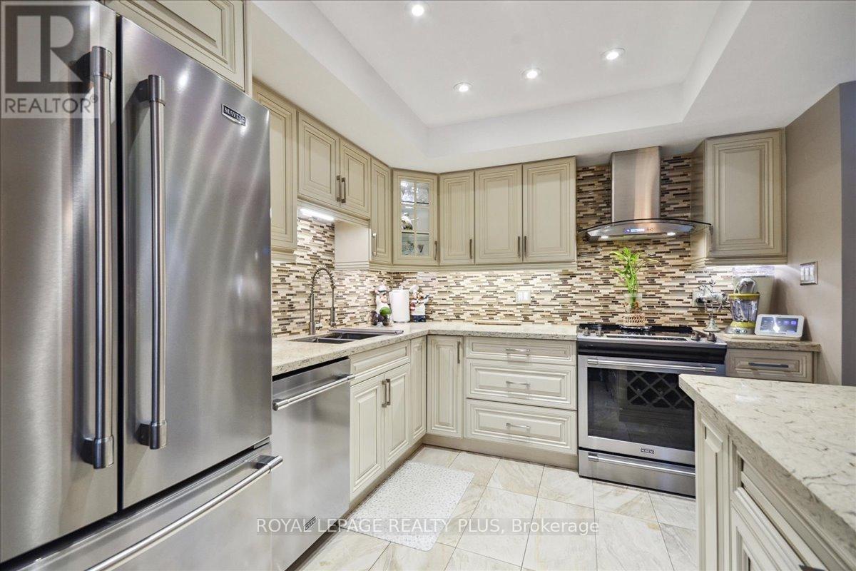 Photo 12 of 103 1951 Rathburn Road E, Mississauga ON