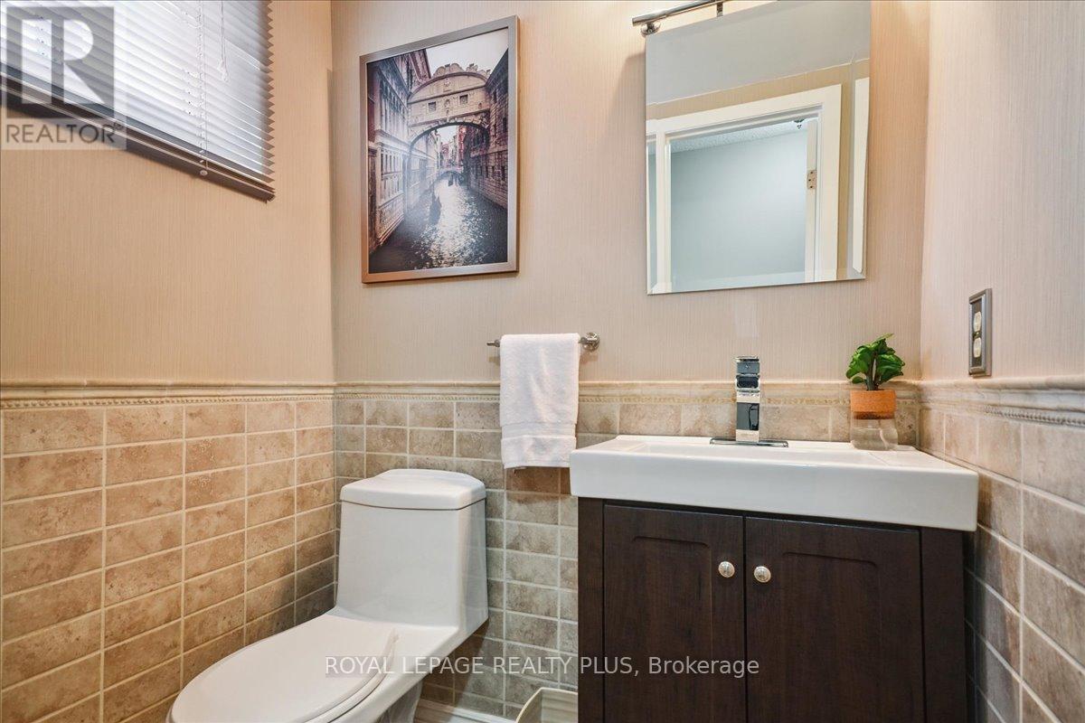 Photo 15 of 103 1951 Rathburn Road E, Mississauga ON