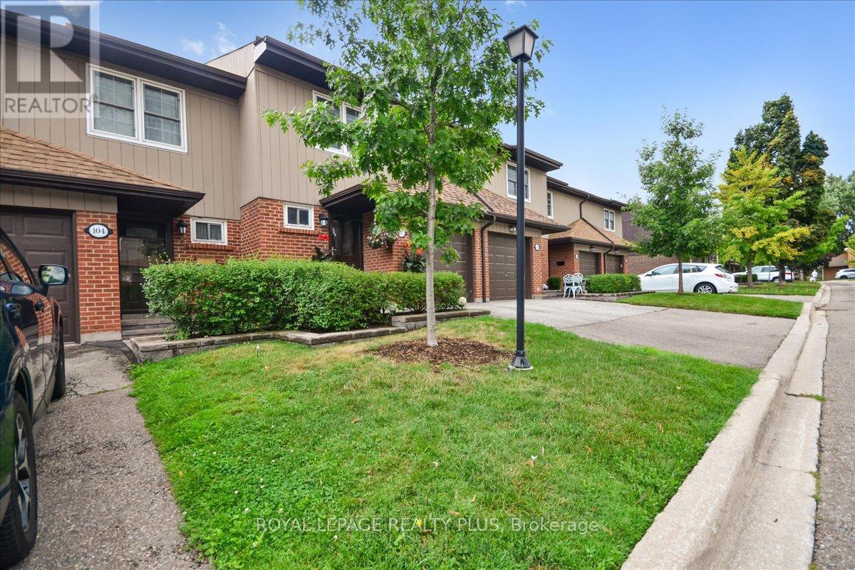 Photo 3 of 103 1951 Rathburn Road E, Mississauga ON