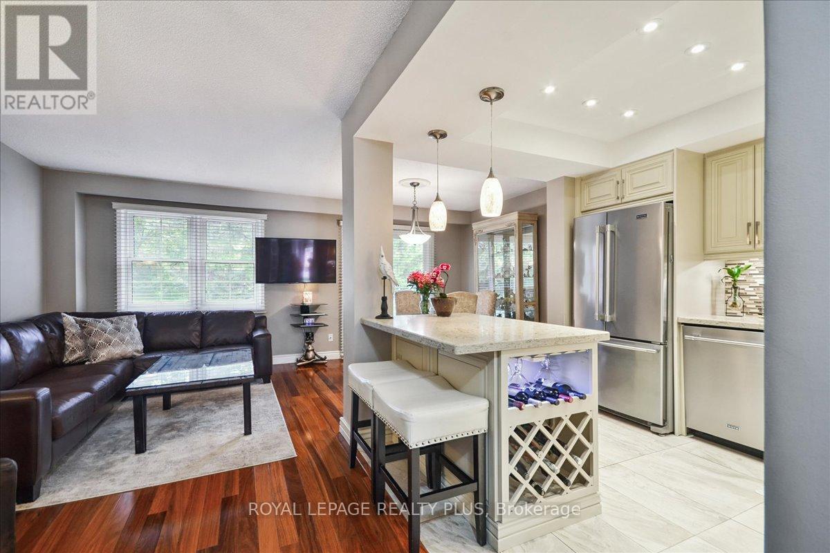 Photo 8 of 103 1951 Rathburn Road E, Mississauga ON