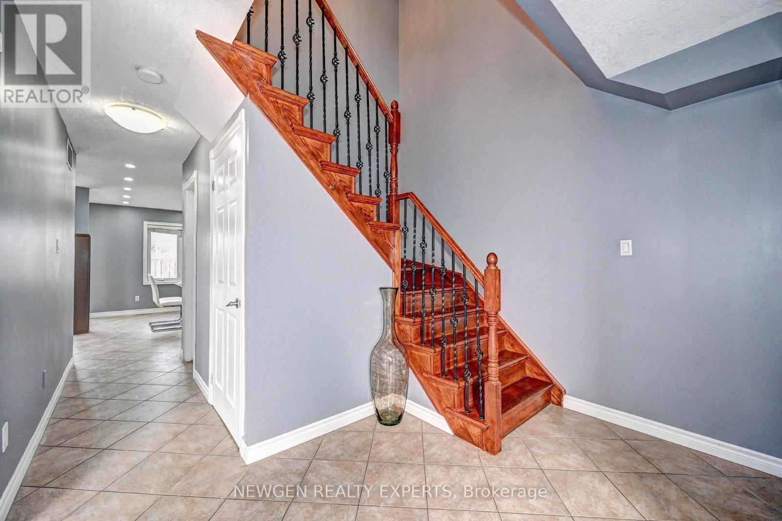 Photo 13 of 573 Burnett Avenue, Cambridge ON