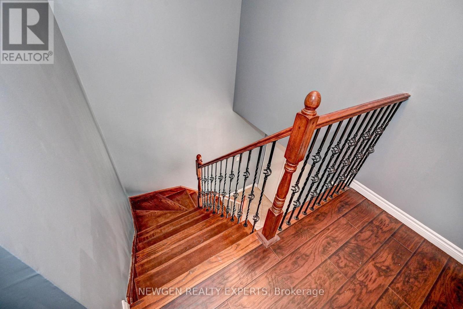Photo 3 of 573 Burnett Avenue, Cambridge ON