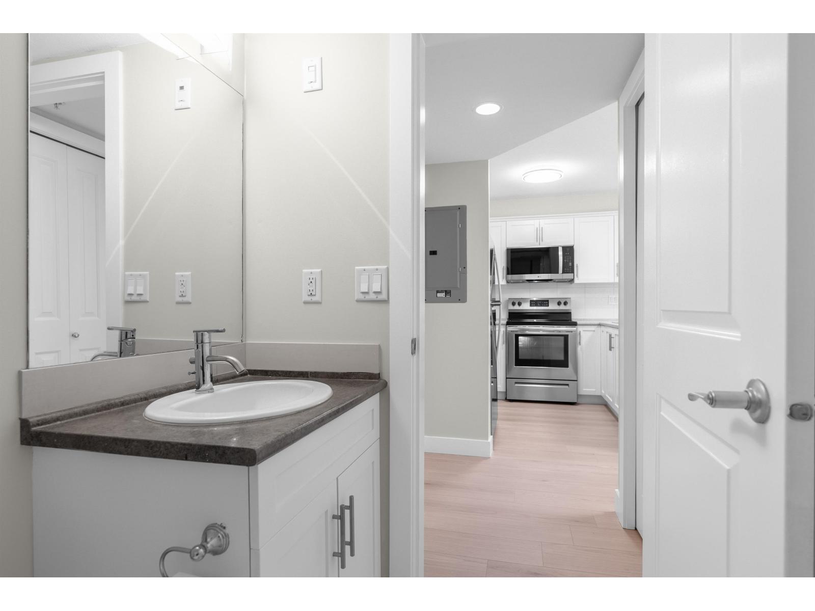 Photo 1 of 202 46150 Bole Avenue Chilliwack Proper East, Chilliwack BC