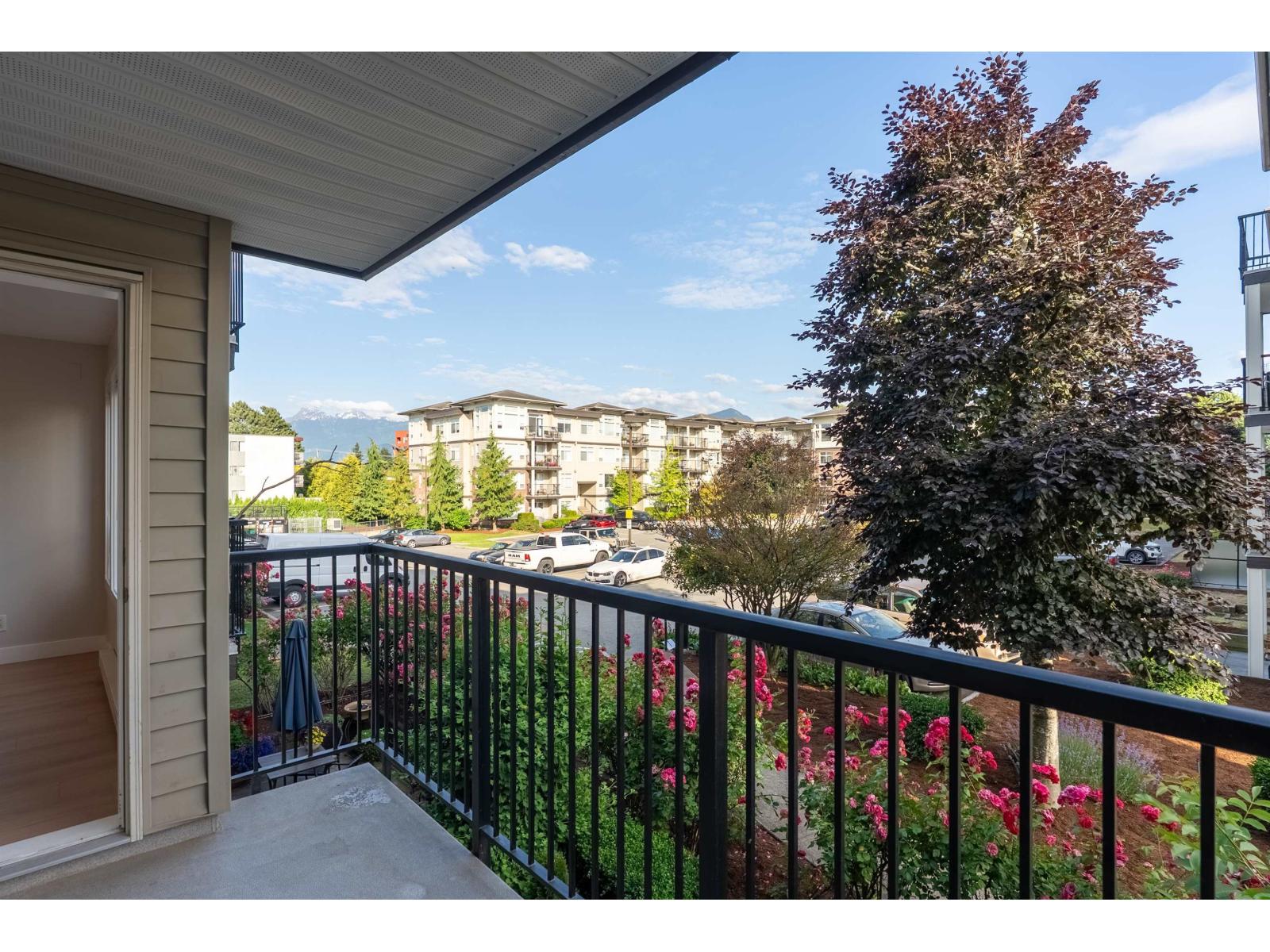 Photo 3 of 202 46150 Bole Avenue Chilliwack Proper East, Chilliwack BC
