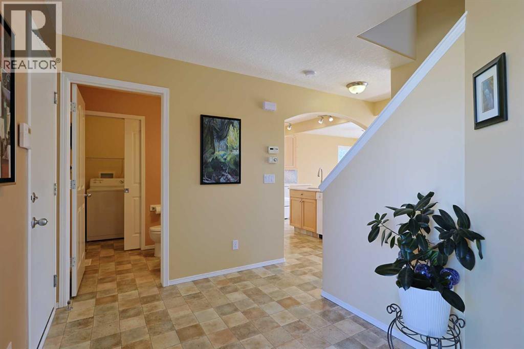 Photo 5 of 160 Royal Birch Circle Nw, Calgary AB