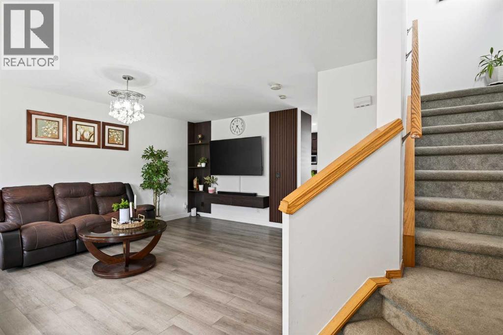 Photo 5 of 6 Martinvalley Court Ne, Calgary AB