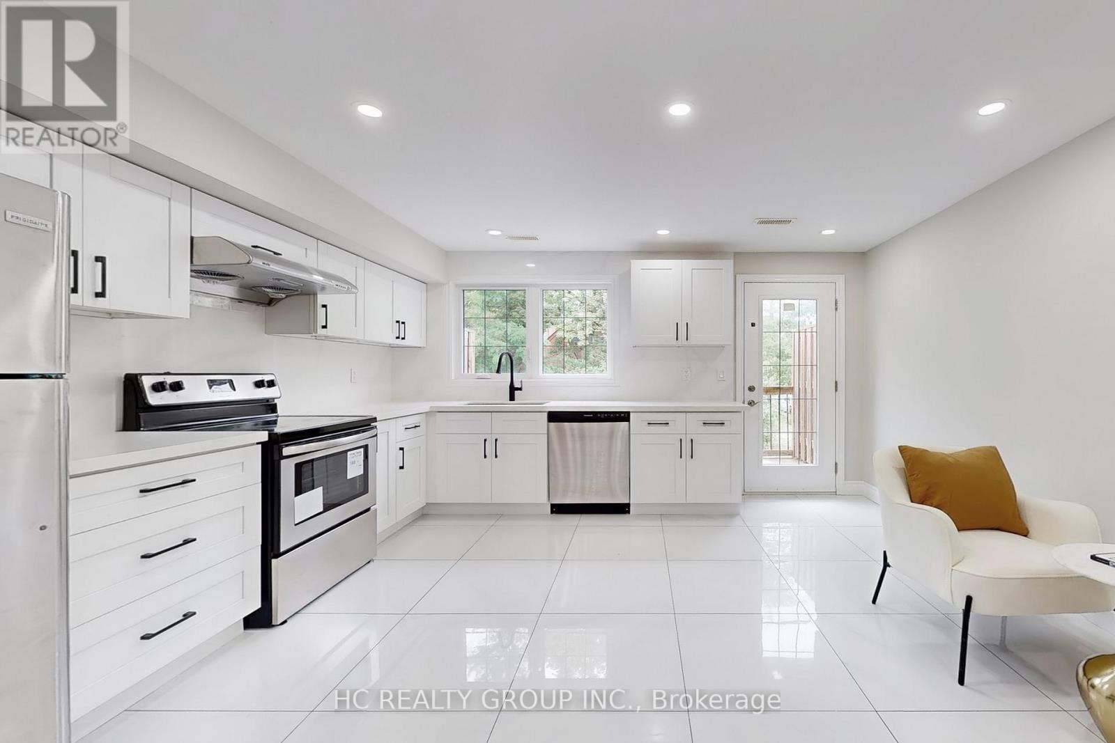 Photo 40 of 206 B Finch Avenue W, Toronto ON