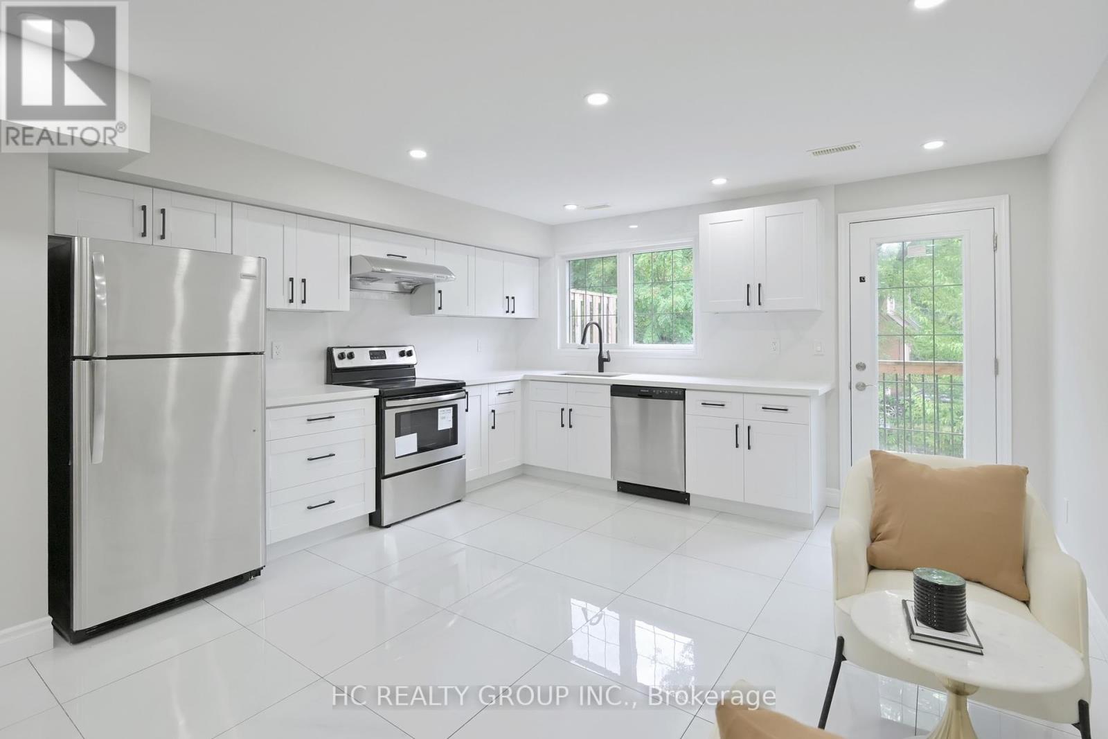 Photo 16 of 206 B Finch Avenue W, Toronto ON