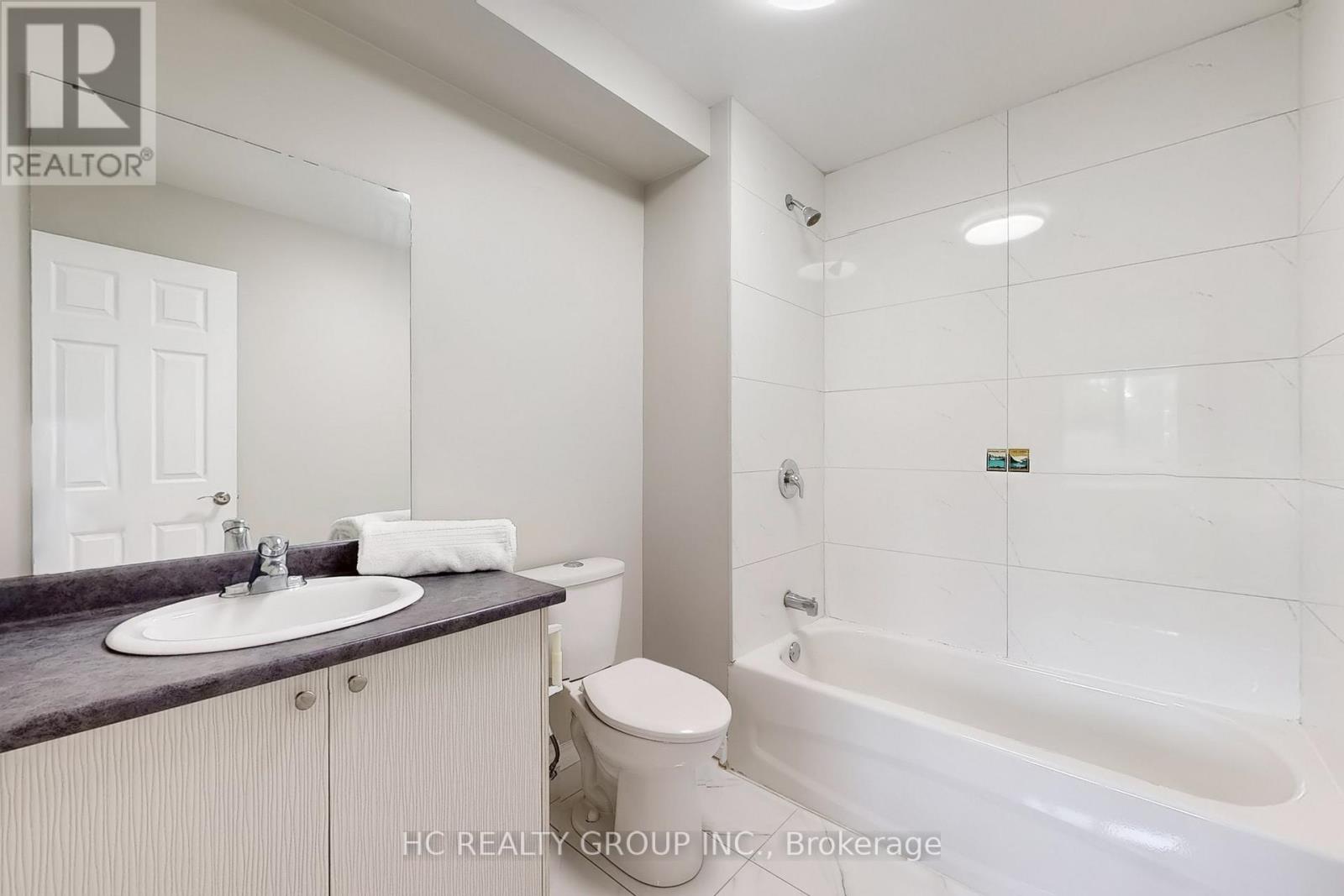 Photo 15 of 206 B Finch Avenue W, Toronto ON