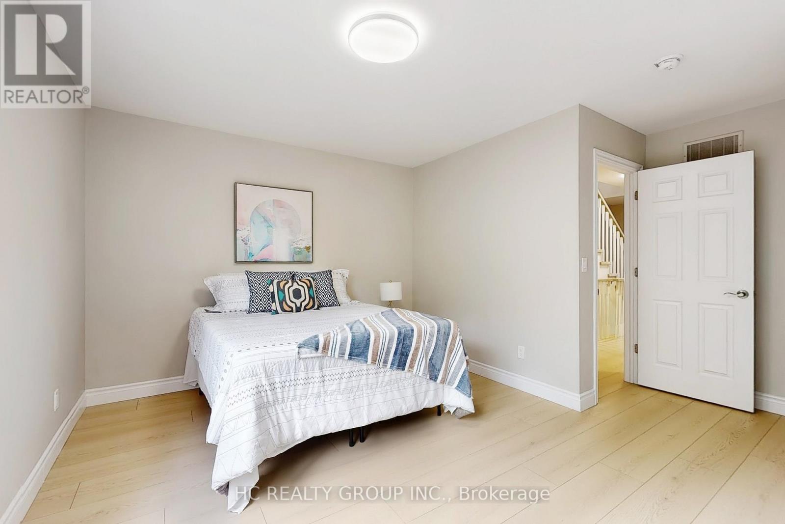 Photo 22 of 206 B Finch Avenue W, Toronto ON