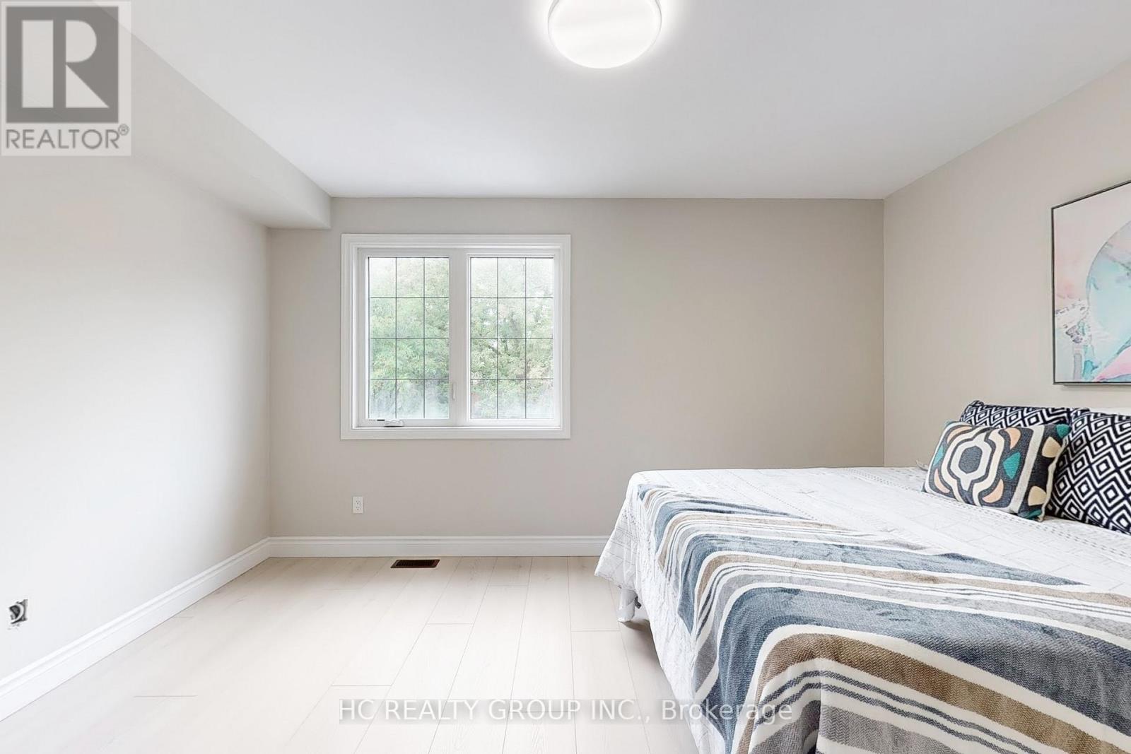 Photo 9 of 206 B Finch Avenue W, Toronto ON