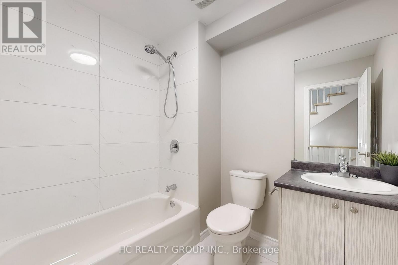 Photo 5 of 206 B Finch Avenue W, Toronto ON