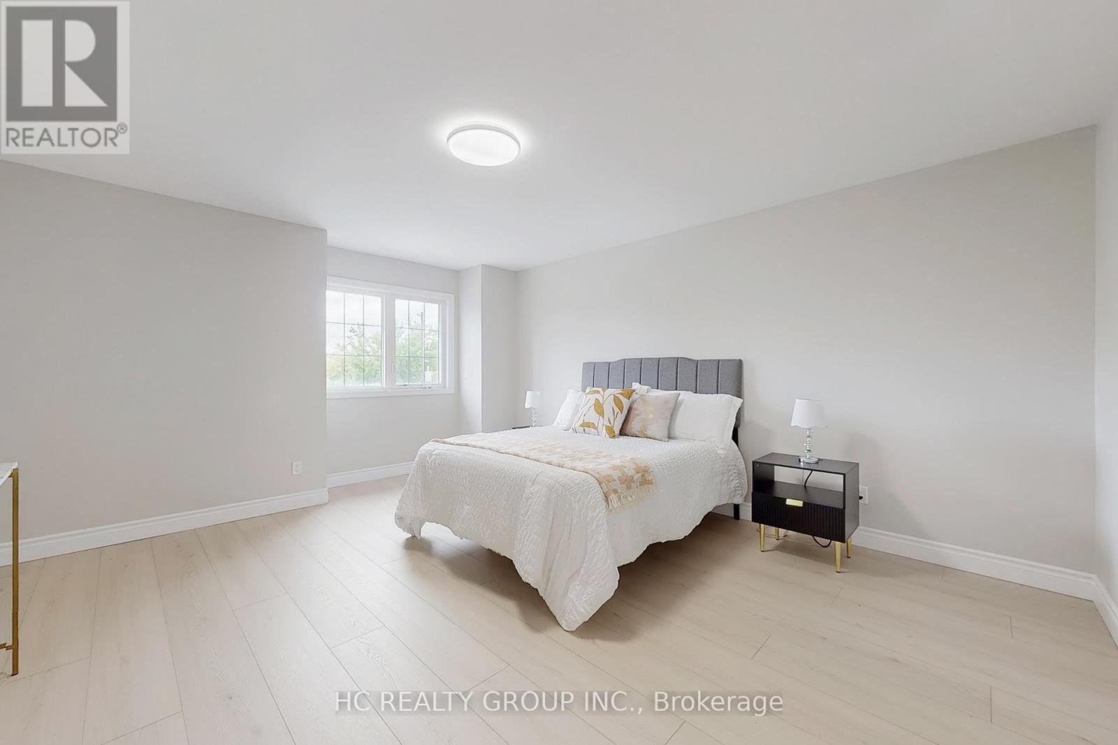 Photo 3 of 206 B Finch Avenue W, Toronto ON