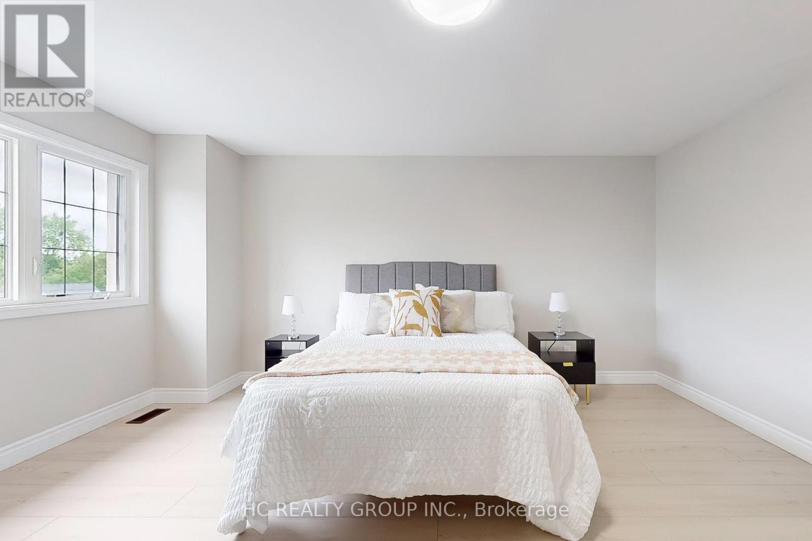 Photo 12 of 206 B Finch Avenue W, Toronto ON
