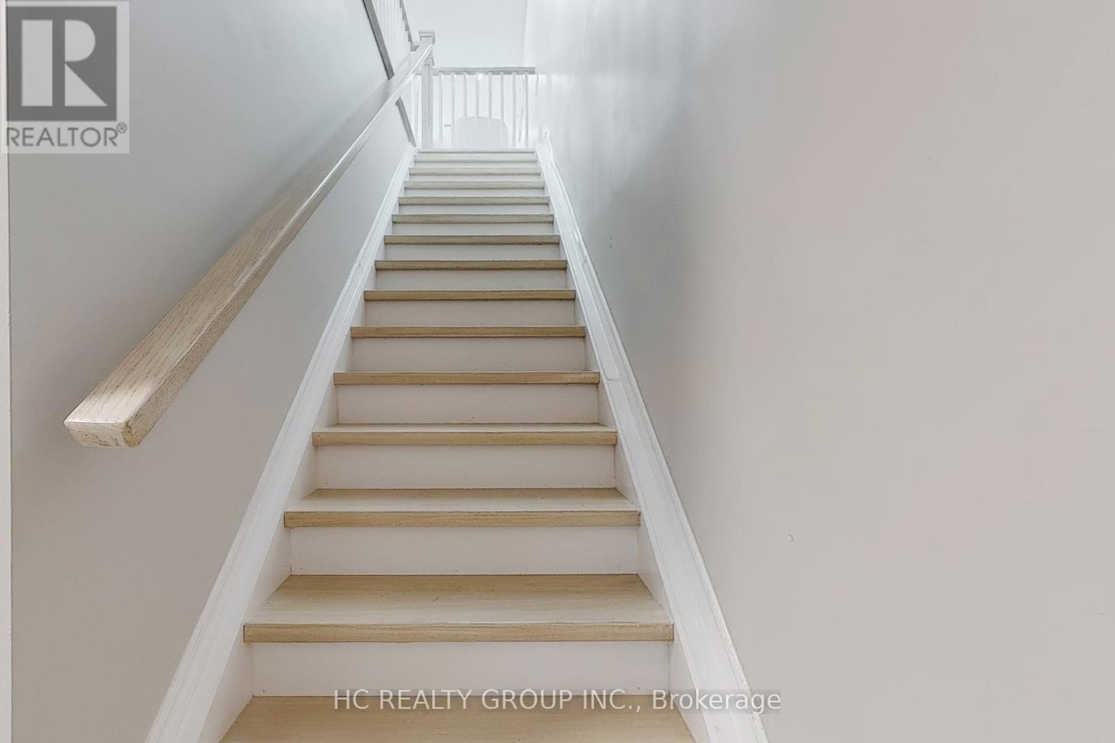 Photo 2 of 206 B Finch Avenue W, Toronto ON