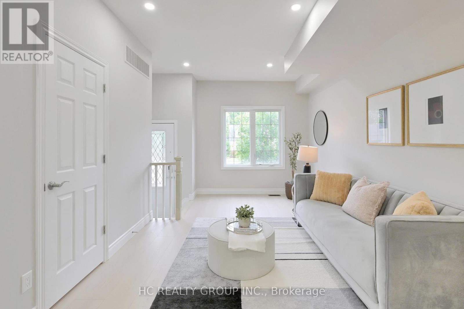Photo 8 of 206 B Finch Avenue W, Toronto ON