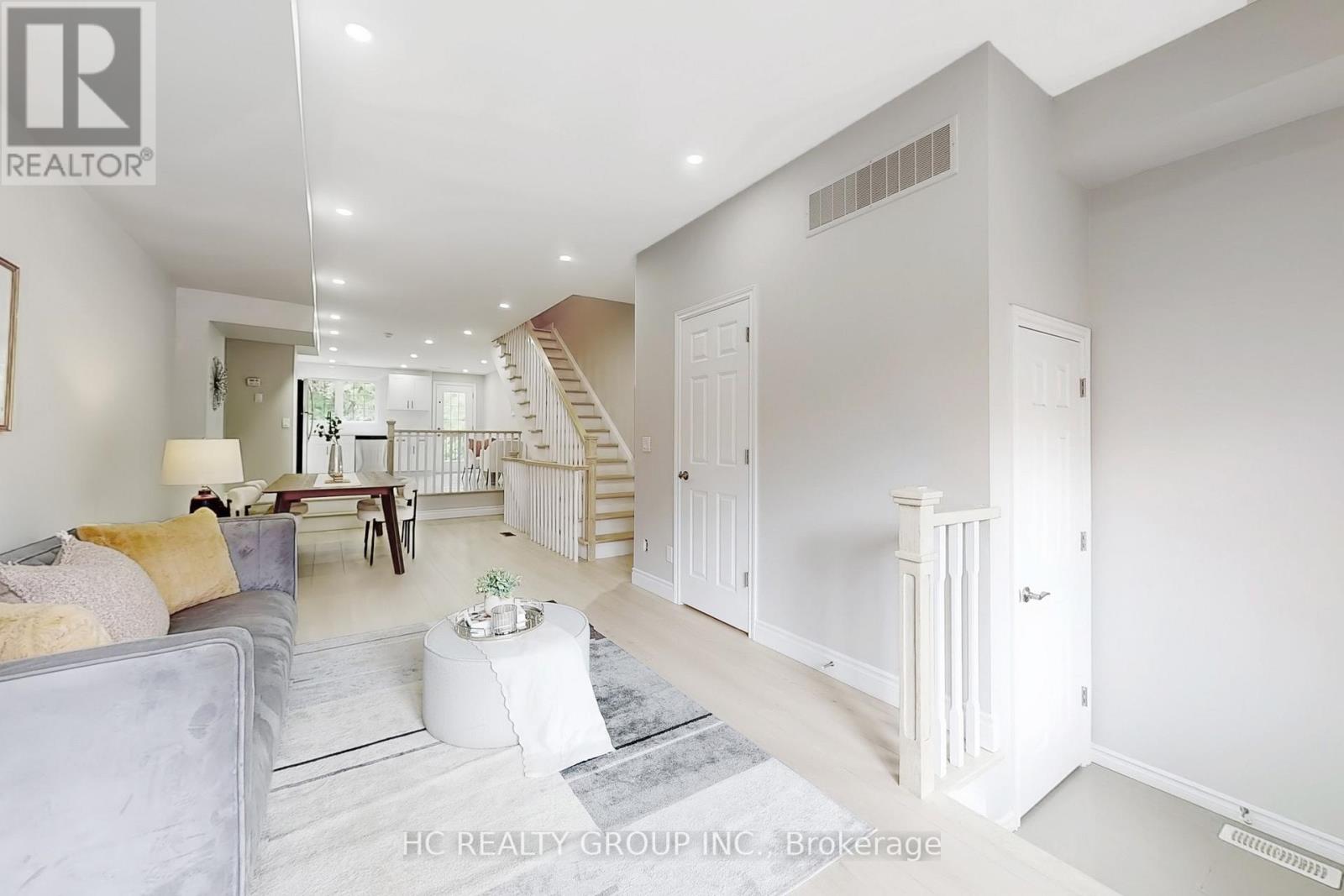 Photo 41 of 206 B Finch Avenue W, Toronto ON