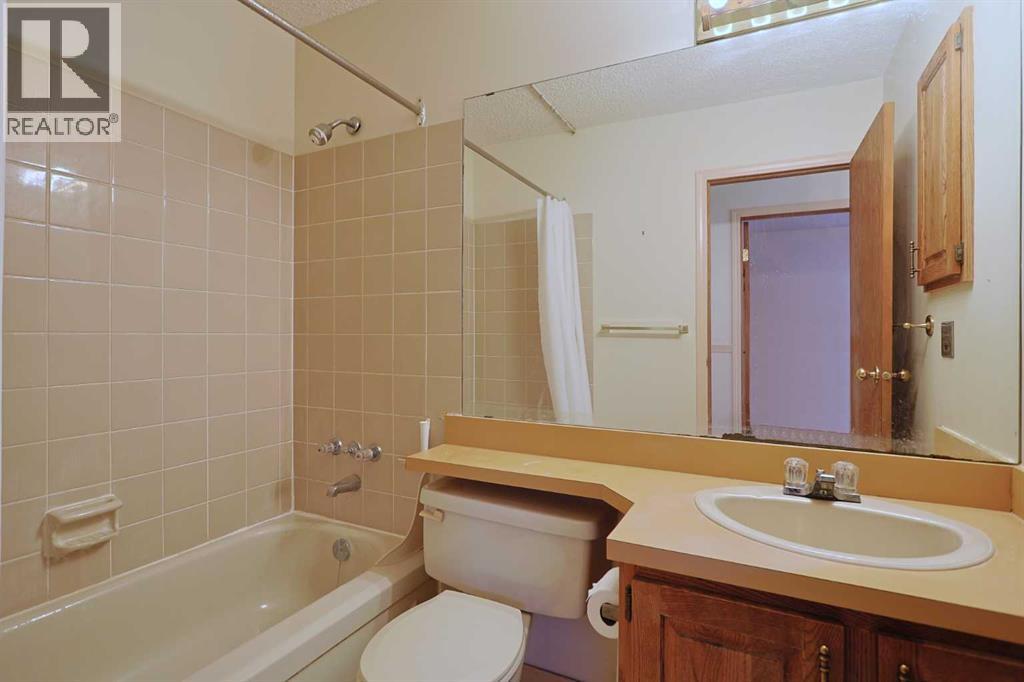 Single Family House 4 Level for Sale in  Scenic Acres Drive NW Scenic Acres Calgary 