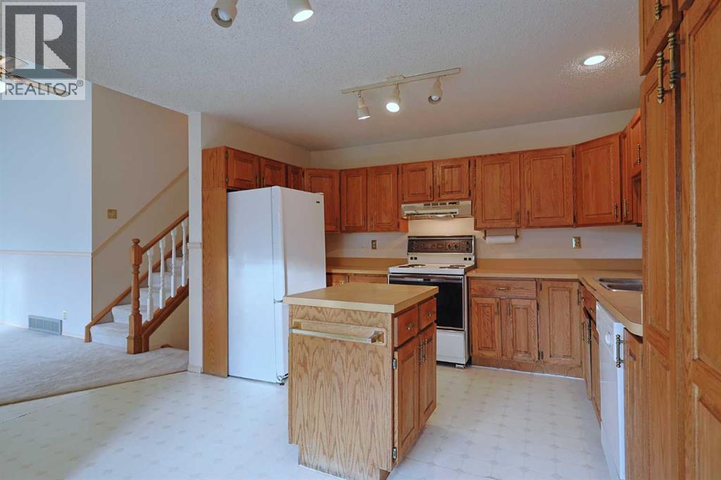 Single Family House 4 Level for Sale in  Scenic Acres Drive NW Scenic Acres Calgary 
