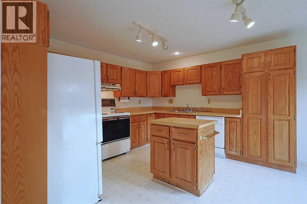 Single Family House 4 Level for Sale in  Scenic Acres Drive NW Scenic Acres Calgary 