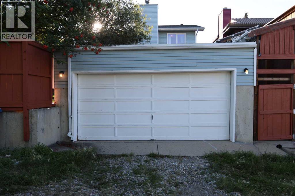 Single Family House 4 Level for Sale in  Scenic Acres Drive NW Scenic Acres Calgary 