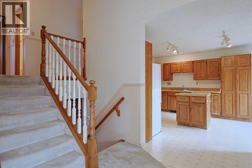 Single Family House 4 Level for Sale in  Scenic Acres Drive NW Scenic Acres Calgary 