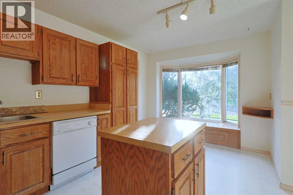 Single Family House 4 Level for Sale in  Scenic Acres Drive NW Scenic Acres Calgary 
