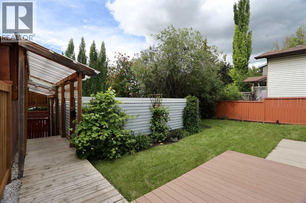 Single Family House 4 Level for Sale in  Scenic Acres Drive NW Scenic Acres Calgary 