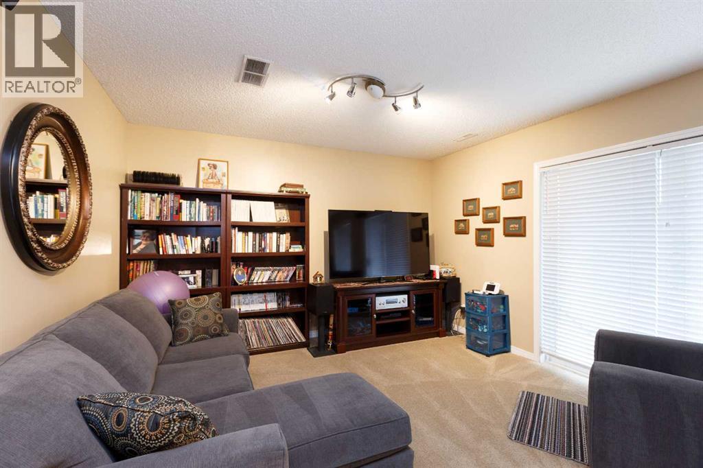Photo 8 of 136 Country Hills Gardens Nw, Calgary AB