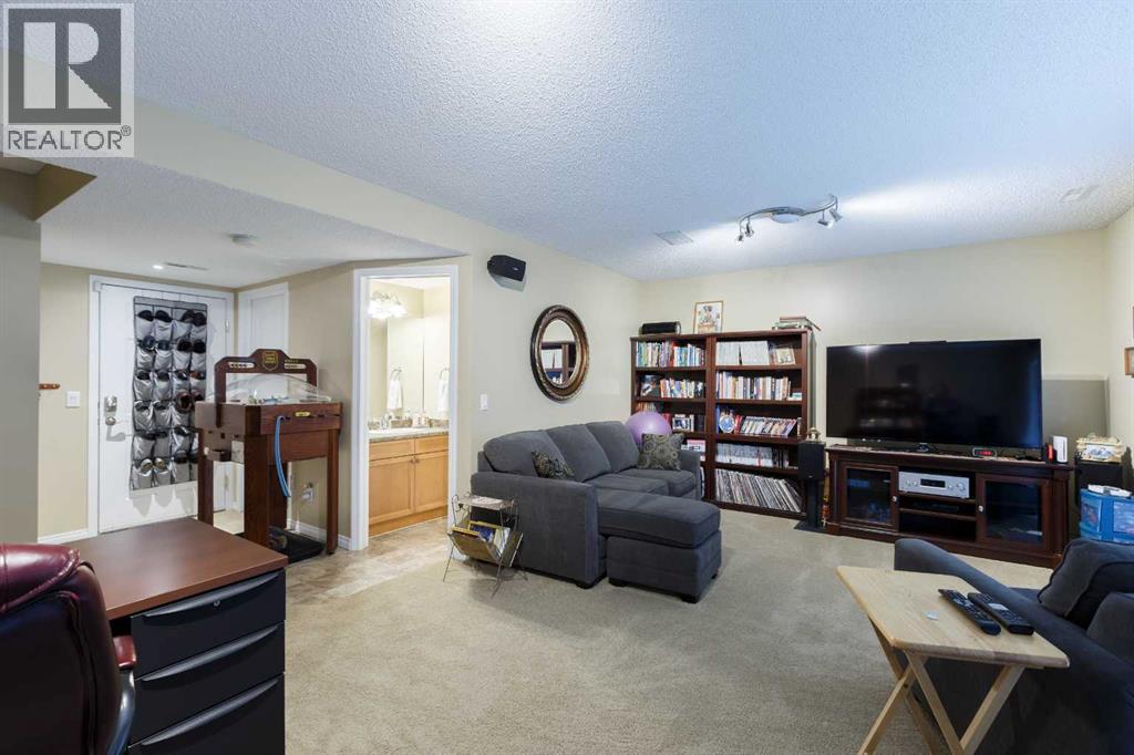 Photo 29 of 136 Country Hills Gardens Nw, Calgary AB