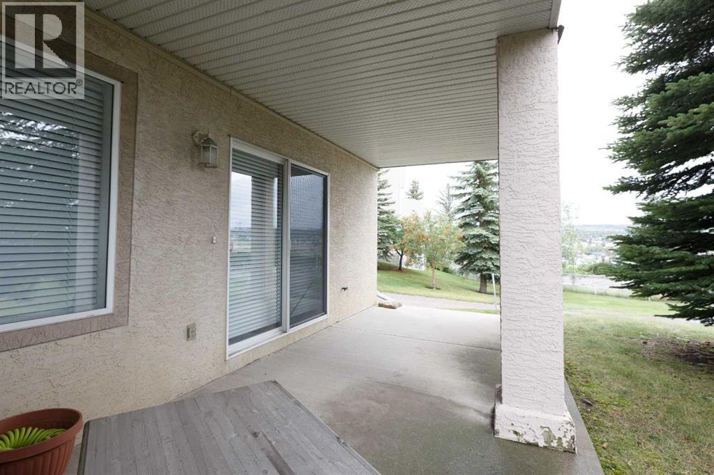 Photo 30 of 136 Country Hills Gardens Nw, Calgary AB