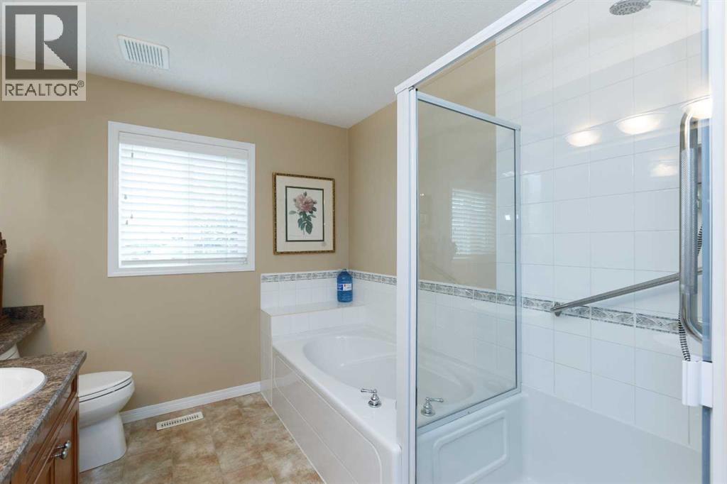 Photo 2 of 136 Country Hills Gardens Nw, Calgary AB