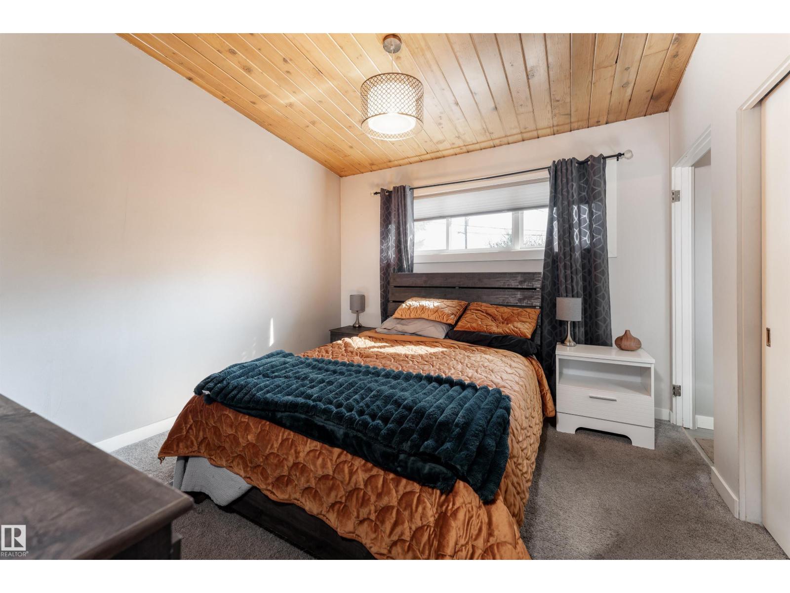 Photo 12 of 6004 102 Av Nw, Edmonton AB