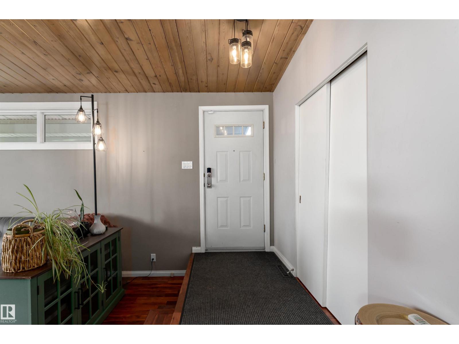 Photo 2 of 6004 102 Av Nw, Edmonton AB
