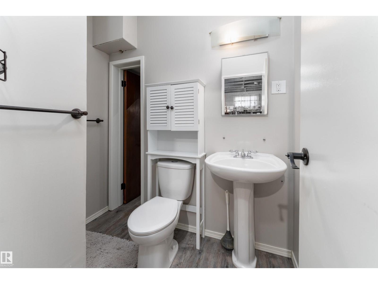 Photo 17 of 6004 102 Av Nw, Edmonton AB