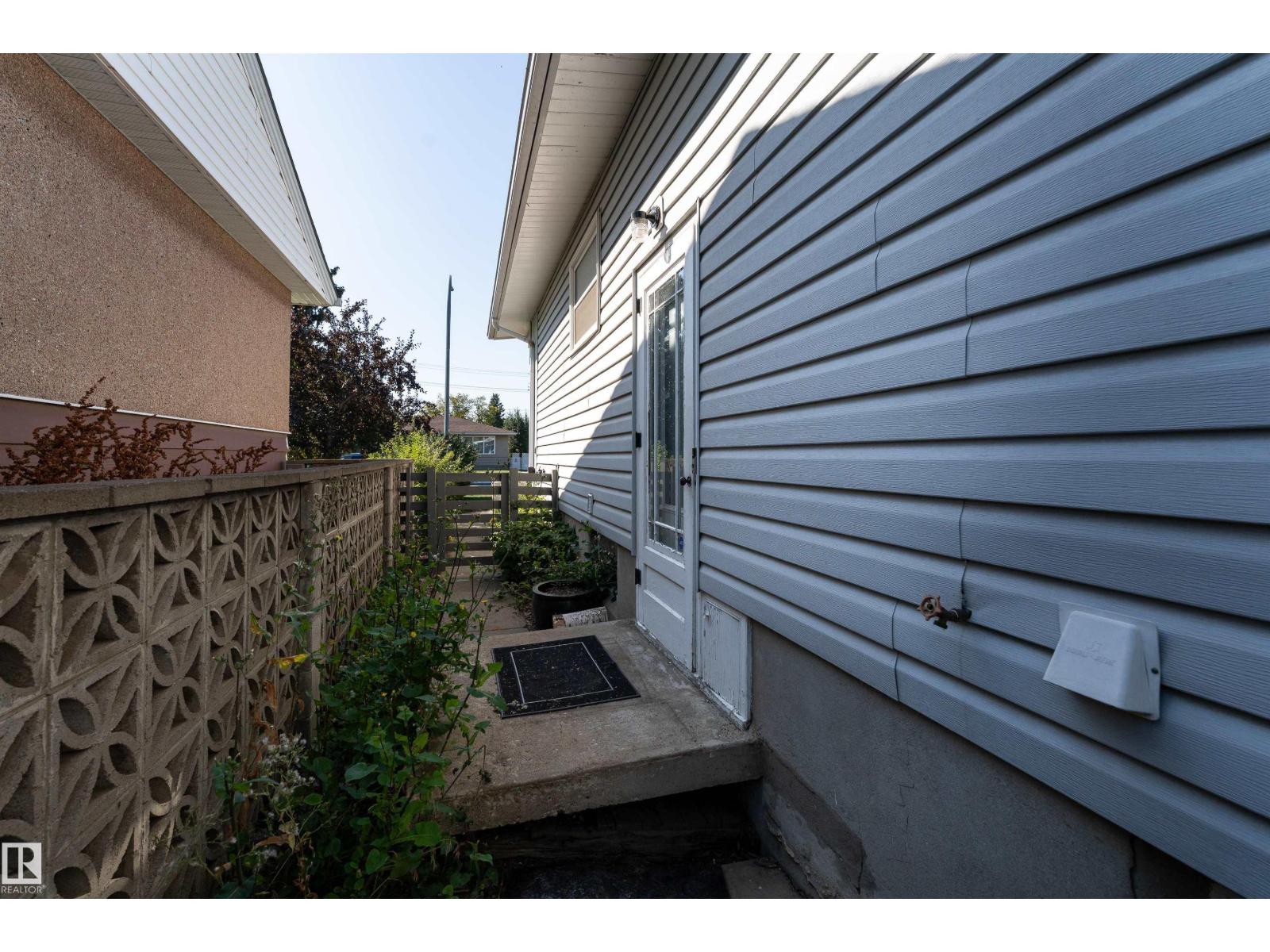 Photo 15 of 6004 102 Av Nw, Edmonton AB